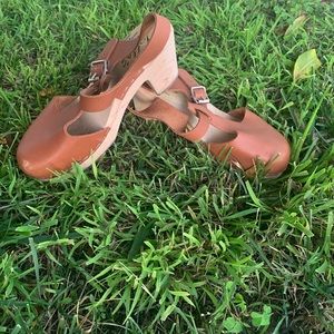 Brown leather Lotta’s size 38 will fit 7 & 7.5